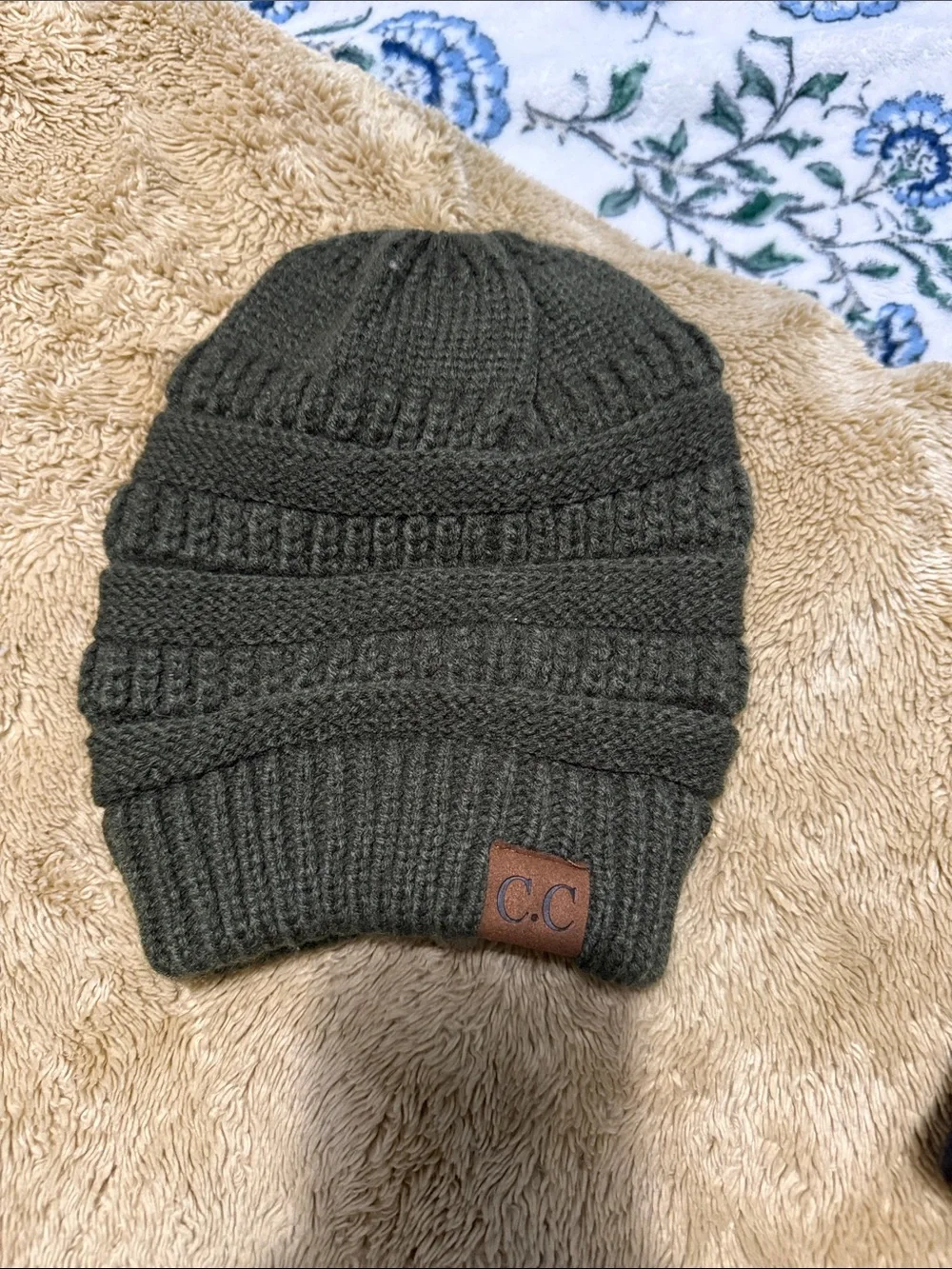 Kids Knit Beanie Hat - Light Gray